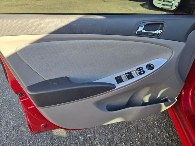 2012 Hyundai Accent SE