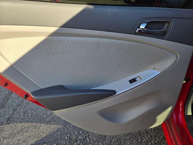2012 Hyundai Accent SE