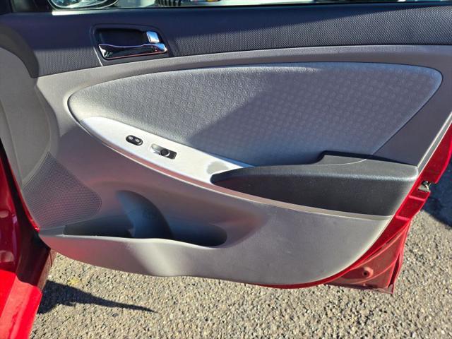 2012 Hyundai Accent SE