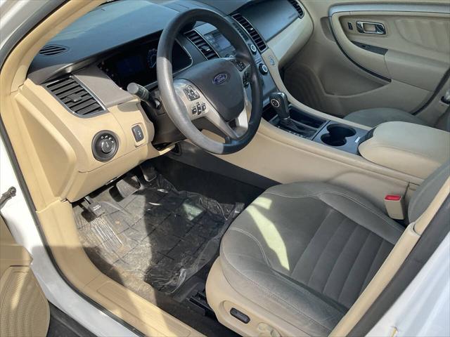 2014 Ford Taurus SE