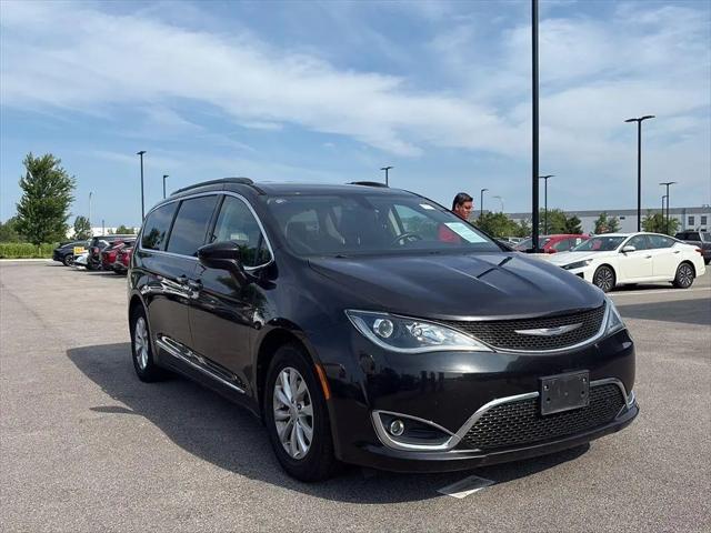 2017 Chrysler Pacifica Touring-L for sale in Elgin, IL