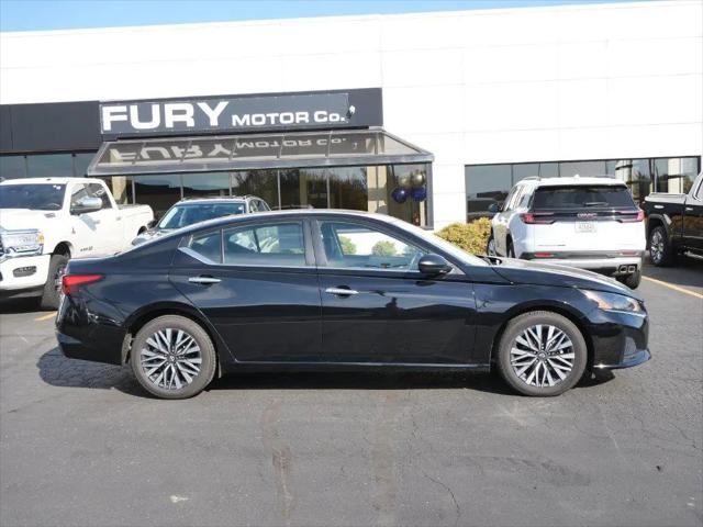 2025 Nissan Altima SV FWD for sale in Forest Lake, MN