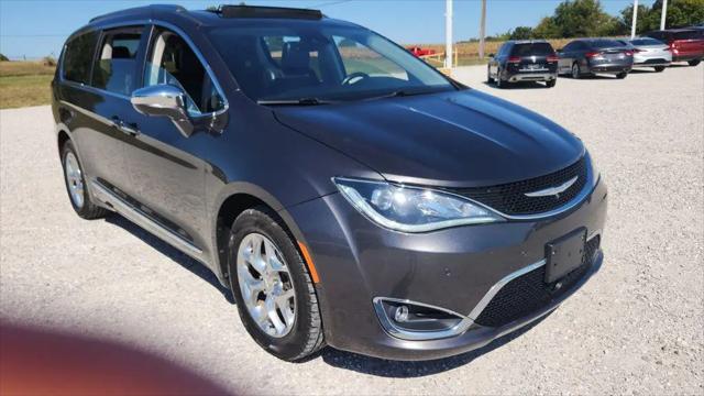 2017 Chrysler Pacifica Limited for sale in Waterloo, IL