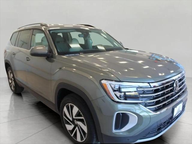 2026 Volkswagen Atlas SE with Technology for sale in Green Bay, WI