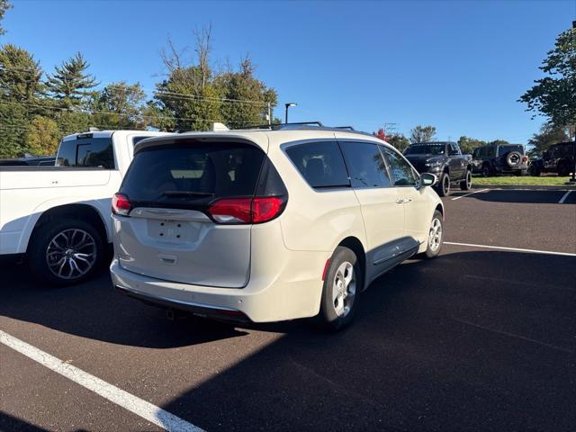 2017 Chrysler Pacifica Touring-L Plus 2017 Chrysler Pacifica Touring-L Plus