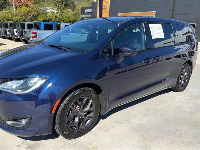 2020 Chrysler Pacifica Touring