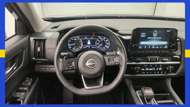 2025 Nissan Pathfinder SL FWD