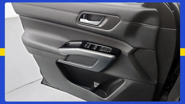 2025 Nissan Pathfinder SL FWD