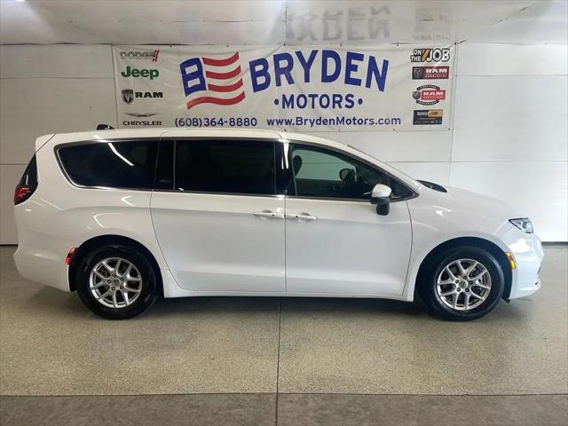 2023 Chrysler Pacifica Touring L for sale in Beloit, WI