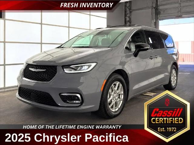 2025 Chrysler Pacifica Select for sale in Cedar Rapids, IA
