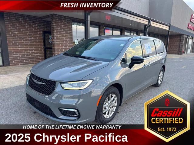 2025 Chrysler Pacifica Select for sale in Cedar Rapids, IA