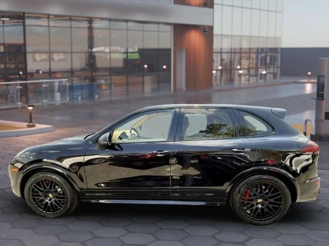 2016 Porsche Cayenne GTS