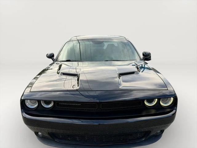 2016 Dodge Challenger SXT Plus