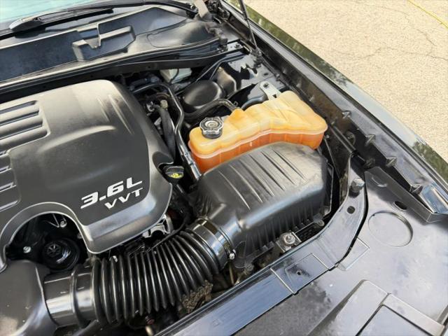 2016 Dodge Challenger SXT Plus