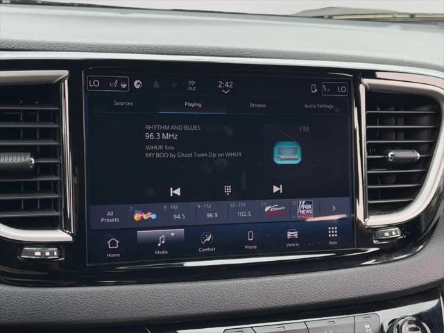 2025 Chrysler Pacifica Select