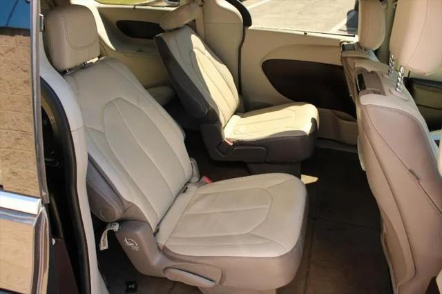 2017 Chrysler Pacifica Touring-L Plus