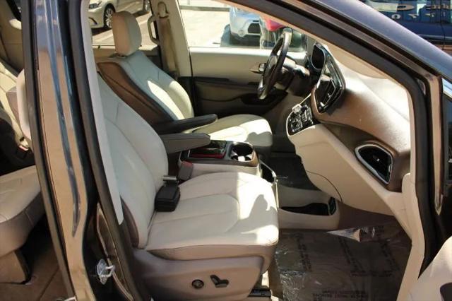 2017 Chrysler Pacifica Touring-L Plus