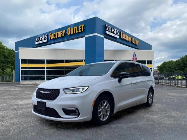 2024 Chrysler Pacifica Touring L for sale in South Charleston, WV