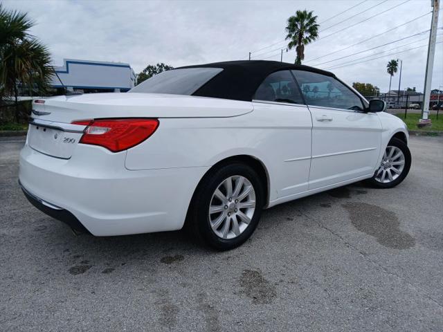 2013 Chrysler 200 Touring