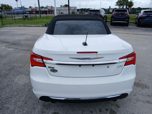 2013 Chrysler 200 Touring