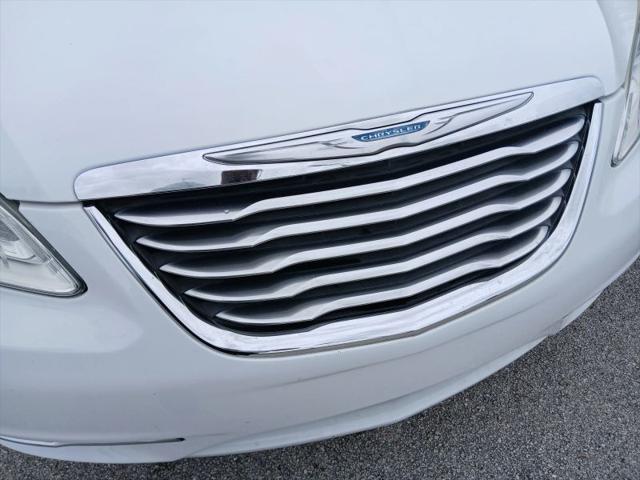 2013 Chrysler 200 Touring