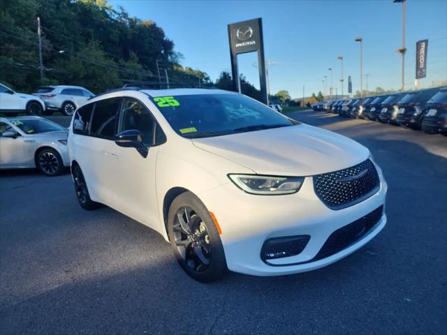 2025 Chrysler Pacifica Limited for sale in Northumberland, PA
