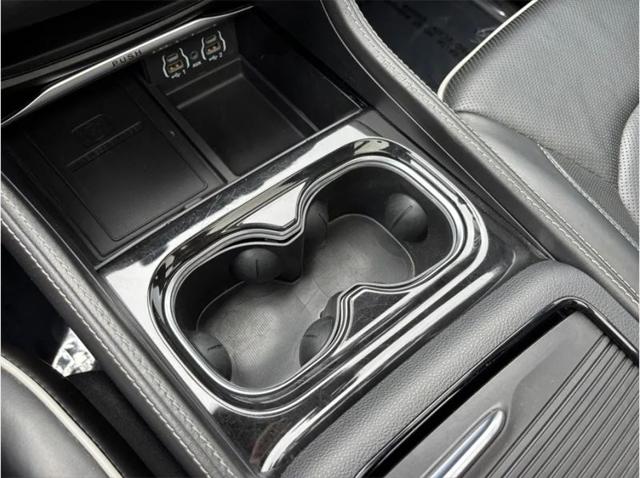 2024 Chrysler Pacifica Limited AWD
