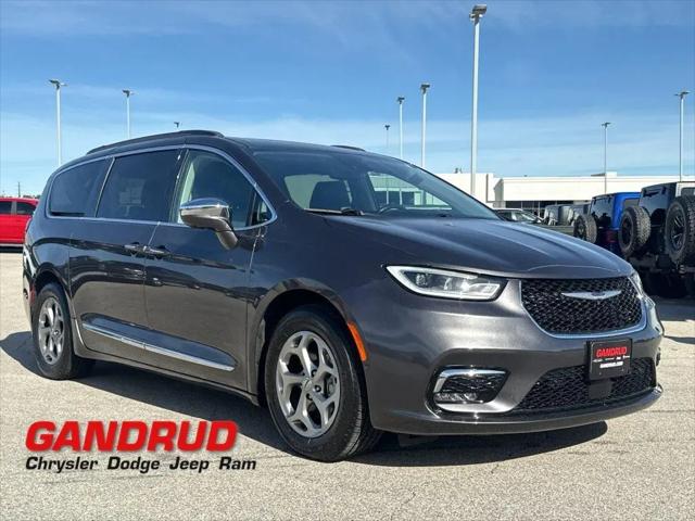 2022 Chrysler Pacifica Limited for sale in Green Bay, WI