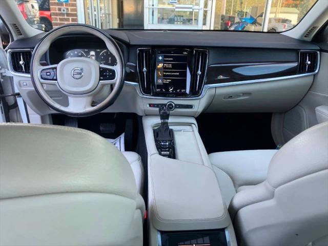 2017 Volvo S90 T6 Momentum
