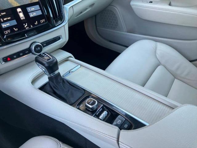 2017 Volvo S90 T6 Momentum