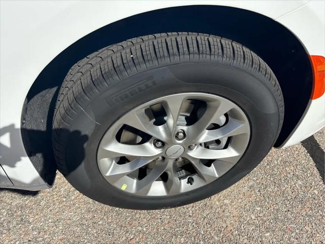 2027 Chrysler Pacifica Select AWD
