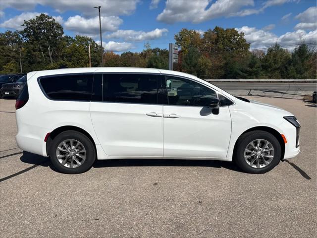 2027 Chrysler Pacifica Select AWD