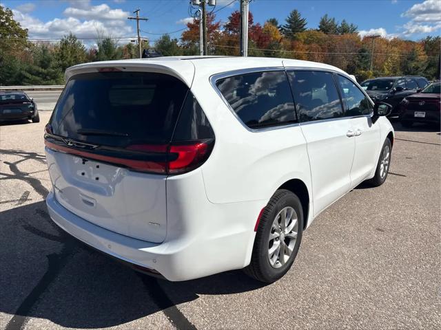 2027 Chrysler Pacifica Select AWD