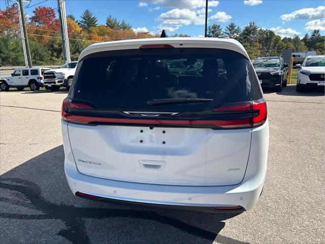 2027 Chrysler Pacifica Select AWD