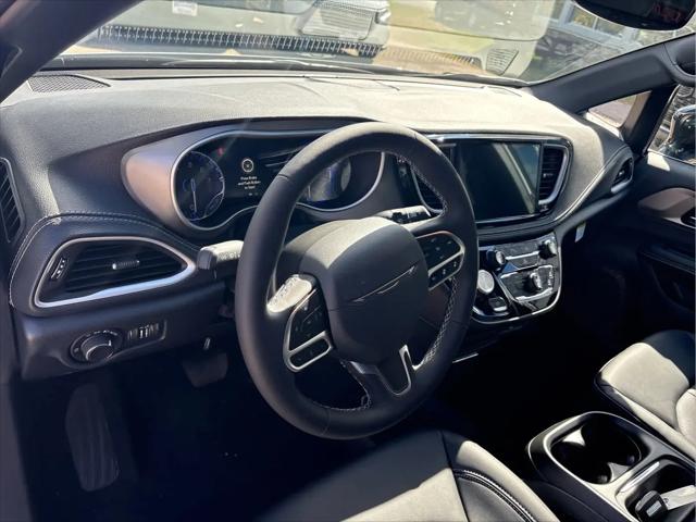 2027 Chrysler Pacifica Select AWD
