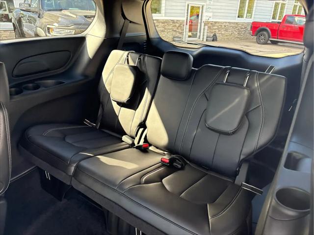 2027 Chrysler Pacifica Select AWD