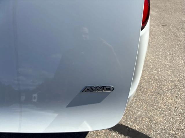 2027 Chrysler Pacifica Select AWD