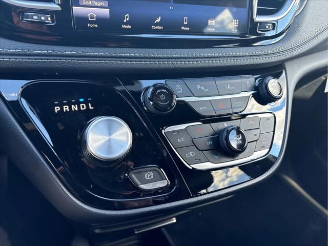 2027 Chrysler Pacifica Select AWD