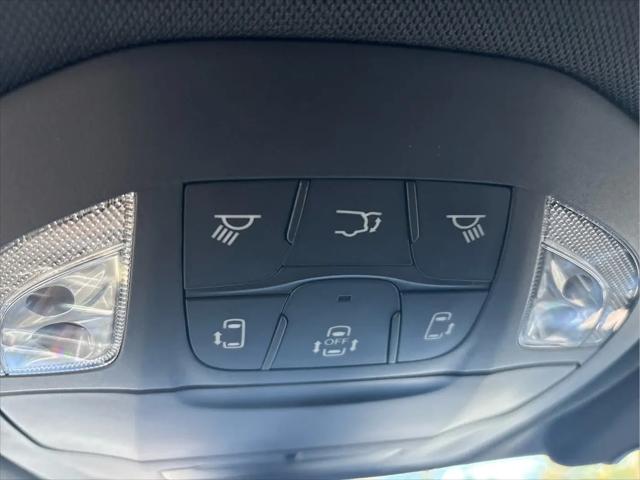 2027 Chrysler Pacifica Select AWD
