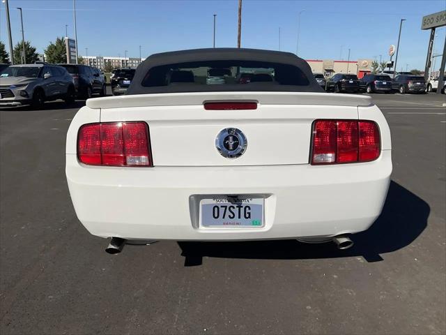 2007 Ford Mustang V6 Deluxe