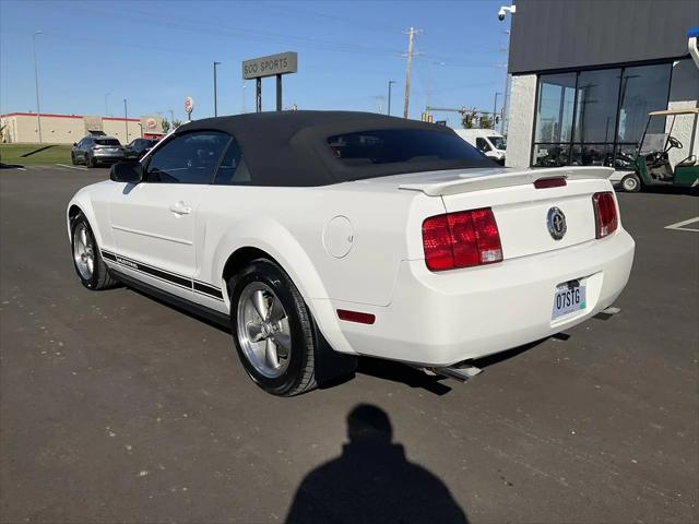 2007 Ford Mustang V6 Deluxe