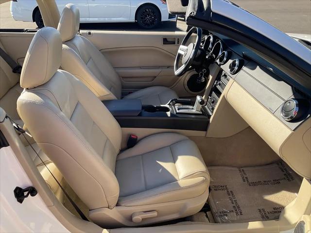 2007 Ford Mustang V6 Deluxe