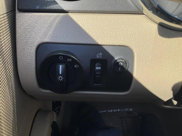 2007 Ford Mustang V6 Deluxe
