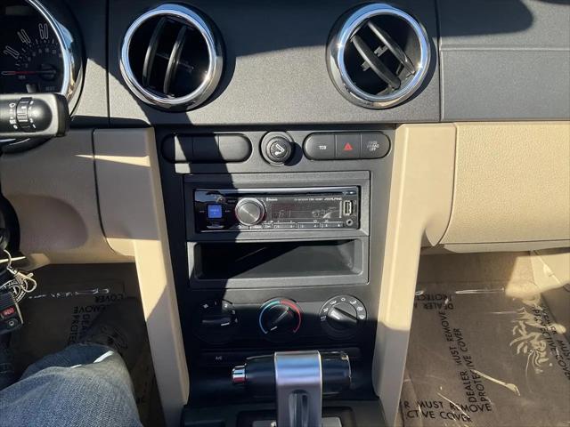 2007 Ford Mustang V6 Deluxe