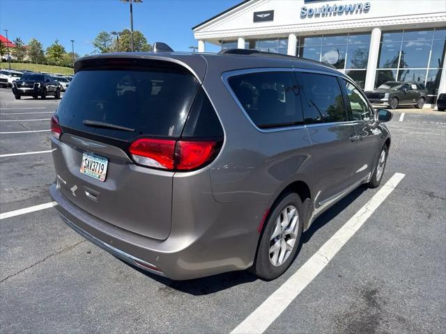 2017 Chrysler Pacifica Touring-L