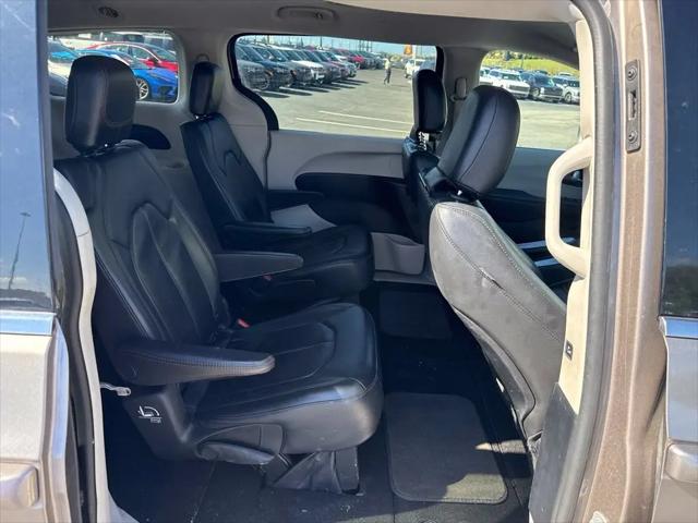 2017 Chrysler Pacifica Touring-L