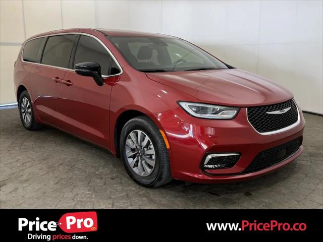 2025 Chrysler Pacifica Hybrid Select for sale in Maumee, OH