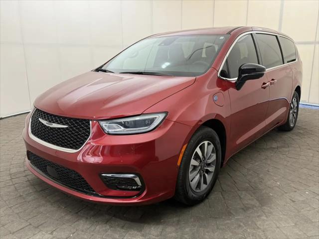 2025 Chrysler Pacifica Hybrid Select