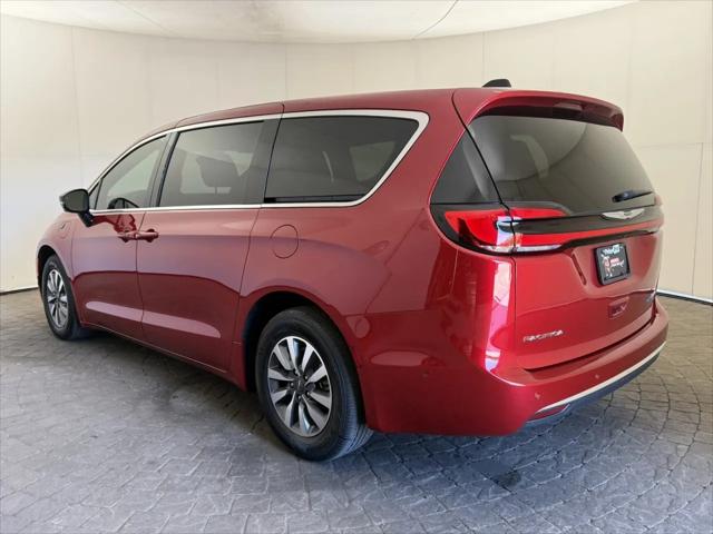 2025 Chrysler Pacifica Hybrid Select