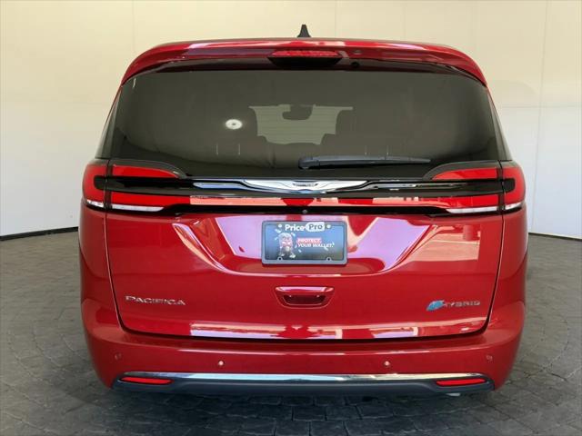 2025 Chrysler Pacifica Hybrid Select